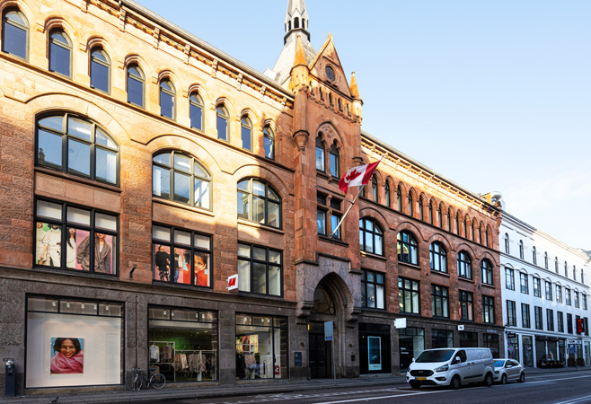 Find contact information for Canadian embassies, consulates, and trade commissioners as well as emergency consular assistance.