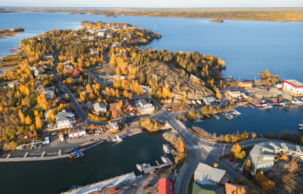 From Aurora Views to Old Town Trails: The 15 Best Places to Visit in Yellowknife You Can't Miss