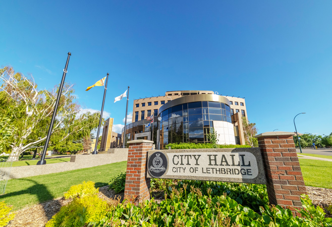 The best time of year to visit Lethbridge for warm-weather activities is from early July to mid-August