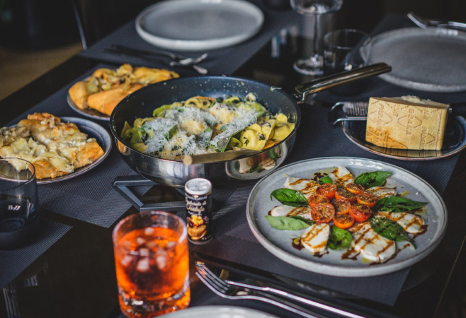 Alentours is a casual fine-dining restaurant that features a menu made with organic ingredients sourced within 150 km of Quebec City