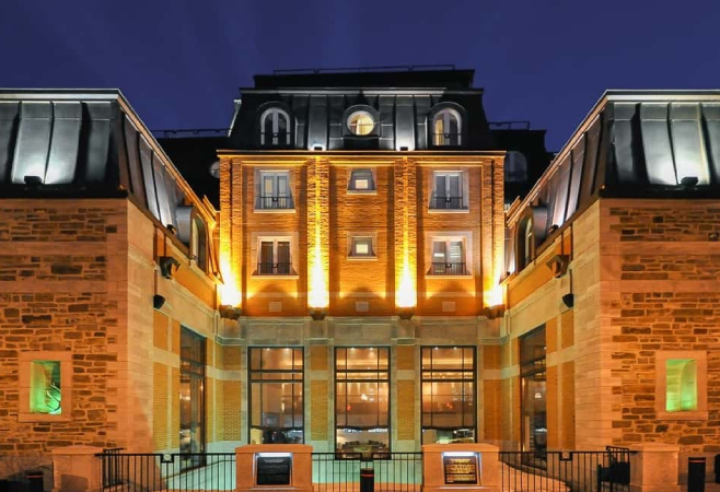 Auberge Saint-Antoine is a member of the prestigious Relais & Châteaux, providing refined amenities and gracious service in the city's historic Old Port