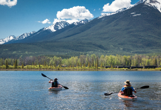 Kayaking in Ontario offers a fantastic way to explore the province's diverse waterways, from serene lakes and winding rivers to the vast Great Lakes Kayaking in Ontario offers a fantastic way to explore the province's diverse waterways, from serene lakes and winding rivers to the vast Great Lakes