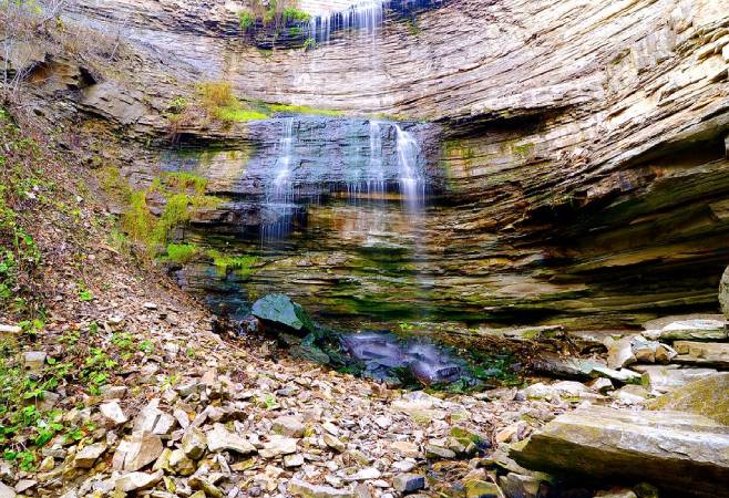It experiences a full, impressive flow after a heavy rain or during the winter snow melt It experiences a full, impressive flow after a heavy rain or during the winter snow melt