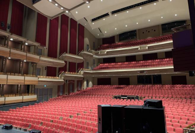 Centre In The Square is a live theatre and performing arts centre located on Queen Street in downtown Kitchener Centre In The Square is a live theatre and performing arts centre located on Queen Street in downtown Kitchener