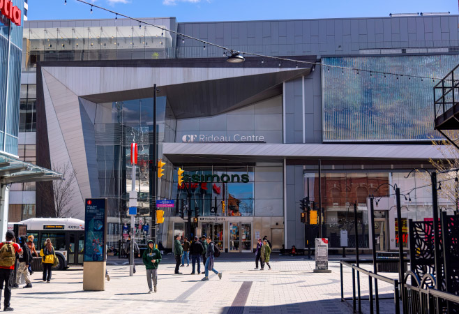 CF Rideau Centre offerings include hundreds of brand name stores, restaurants, and entertainment. CF Rideau Centre offerings include hundreds of brand name stores, restaurants, and entertainment.