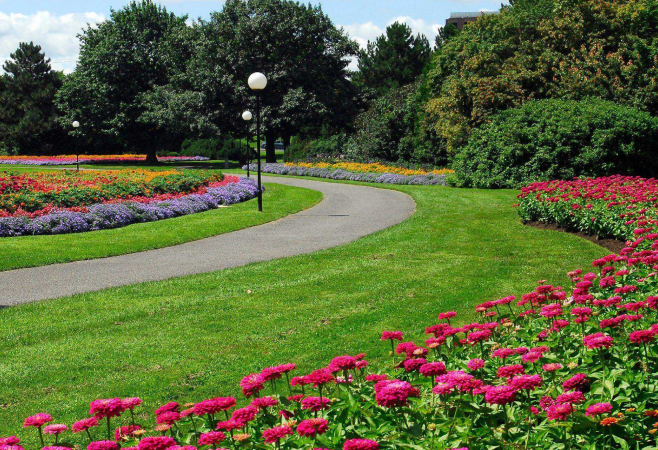 Commissioners Park is the official site of the Canadian Tulip Festival, and has the most spectacular display of tulips in the Ottawa region