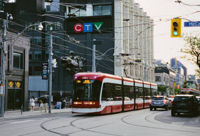 It's easy to get around Kitchener-Waterloo by car, transit, bike or on foot It's easy to get around Kitchener-Waterloo by car, transit, bike or on foot