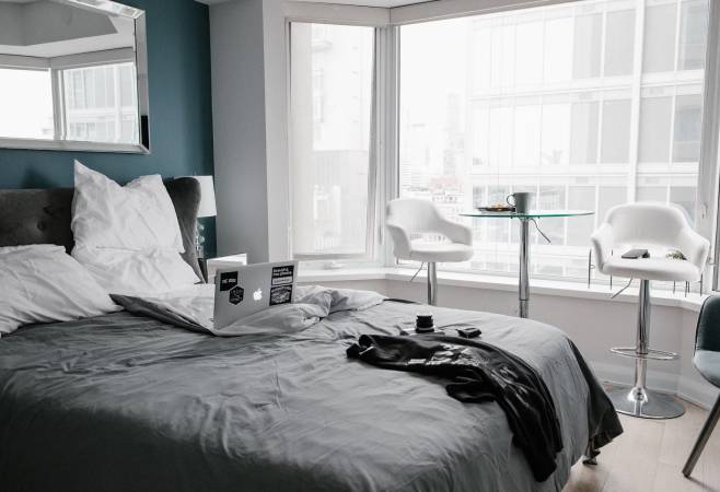 This downtown Toronto hotel features 3 restaurants, an indoor and outdoor pool and state-of-the-art gym. This downtown Toronto hotel features 3 restaurants, an indoor and outdoor pool and state-of-the-art gym.