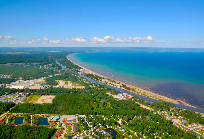 Wasaga Beach Provincial Park offers 14 km of sandy shore accessible from seven different beach areas. Wasaga Beach Provincial Park offers 14 km of sandy shore accessible from seven different beach areas.