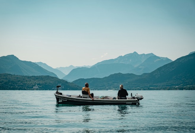 Lake Simcoe is one of the popular fishing destination in Ontario Lake Simcoe is one of the popular fishing destination in Ontario