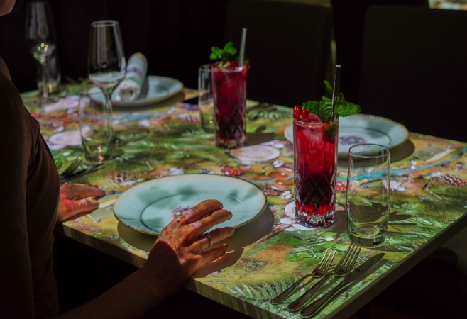 Le Petit Chef offers a 3D cinema on your plate, with a contest of miniature chefs, and performances before, during, and after the meal. Le Petit Chef offers a 3D cinema on your plate, with a contest of miniature chefs, and performances before, during, and after the meal.