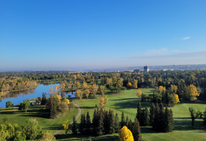 Nicholas Sheran Park features a lake, pathways, disc golf, playground, fitness equipment, picnic shelter, an edible orchard, and 7km of trails.