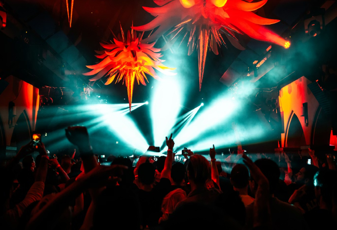 Ottawa's nightlife scene has no shortage of options for you to choose from. Ottawa's nightlife scene has no shortage of options for you to choose from.