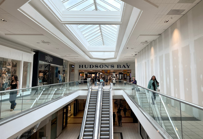Upper Canada offers the most exceptional shopping and dining experience north of Toronto Upper Canada offers the most exceptional shopping and dining experience north of Toronto