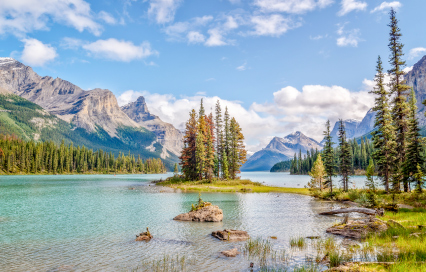 Essential Guide to Visiting Maligne Lake in Canada : From Spirit Island to Bald Hills