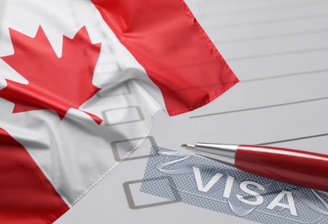 What are common mistakes in Canada visa photos