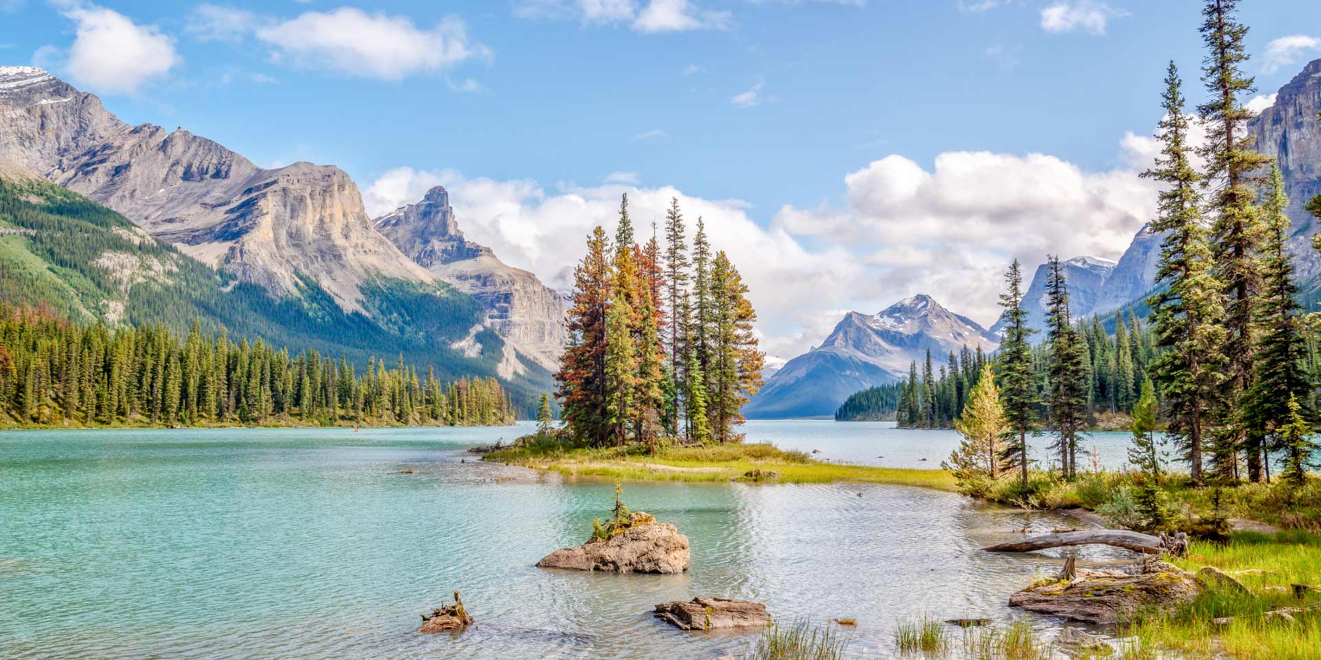 Essential Guide To Visiting Maligne Lake In Canada